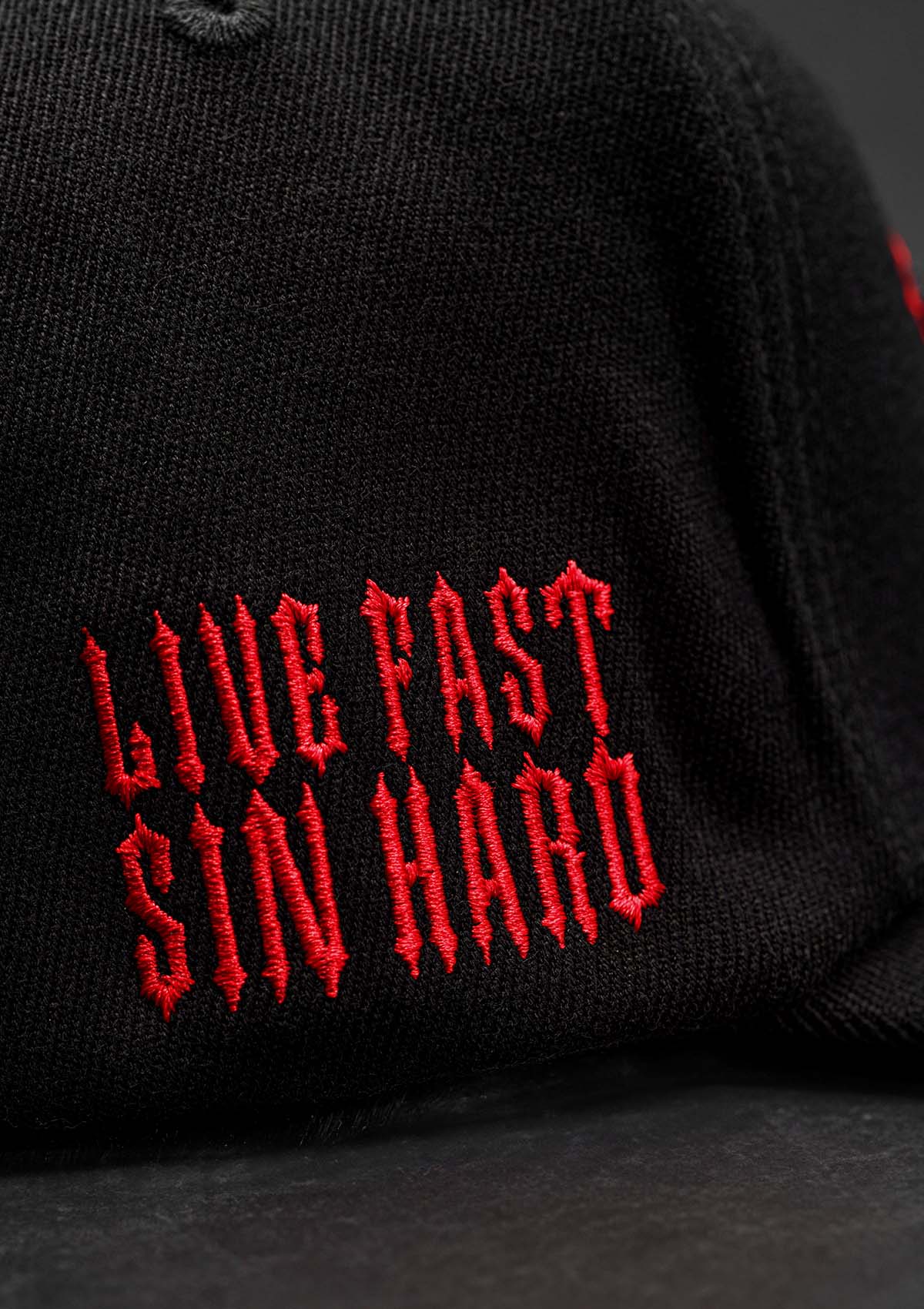 Basecap Mayhem B/B/R - MEN OF MAYHEM - Accessoires - ALAIKO - EXCHANGES - MM - E - 3030 - BM - BBR - Basecap