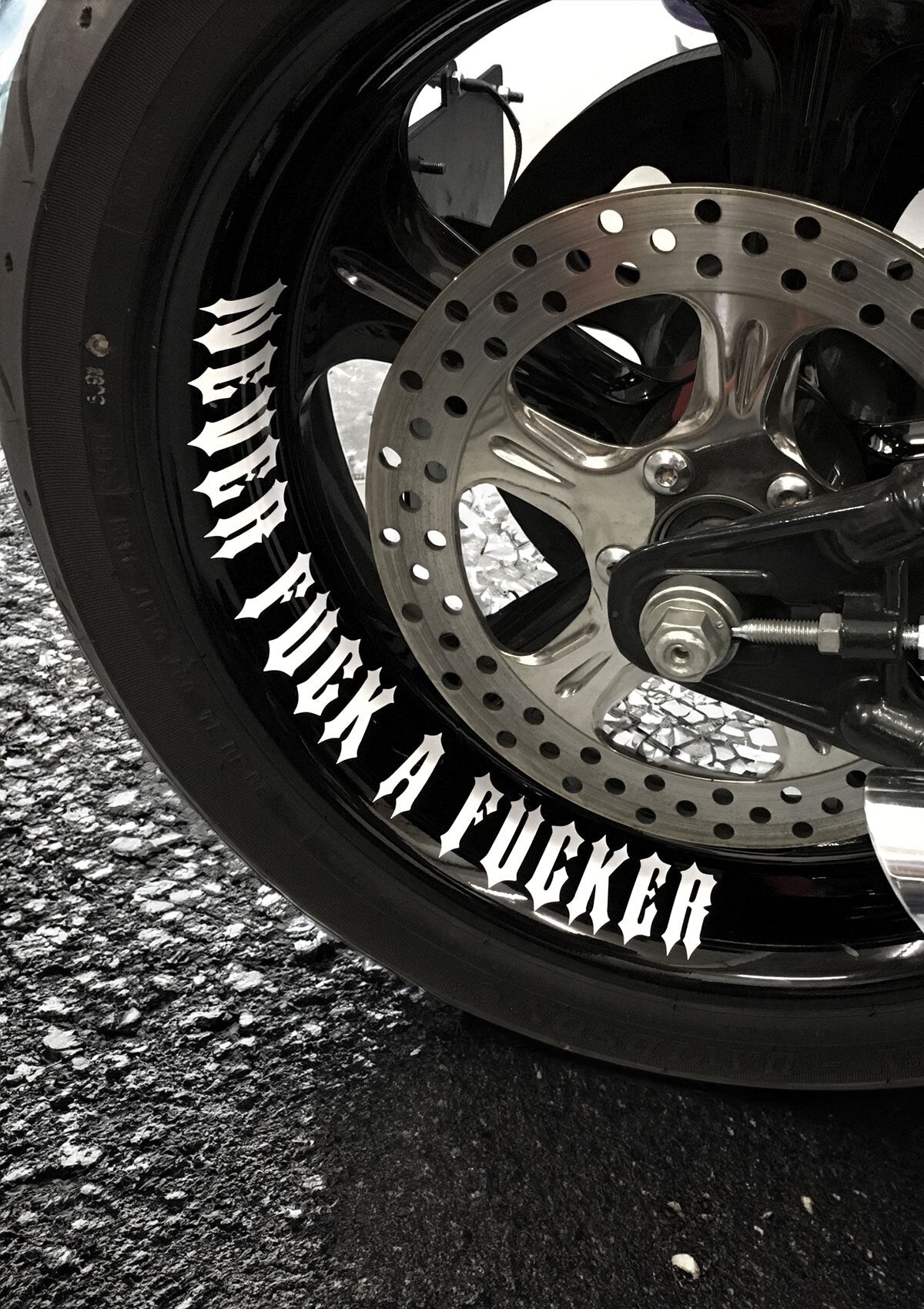 Folienaufkleber N.F.A.F. Weiß - MEN OF MAYHEM - Accessoires - ALAIKO - EXCHANGES - MM - E - 3050 - FA - WE - biker