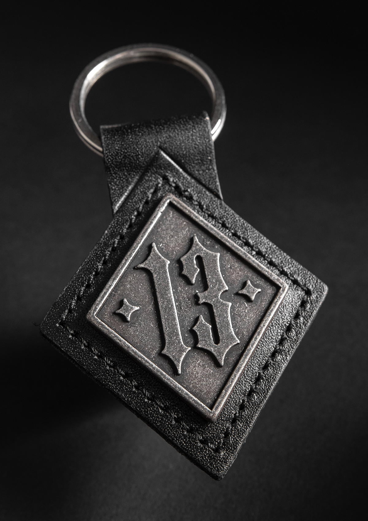 Anhänger 13 Leder Schwarz