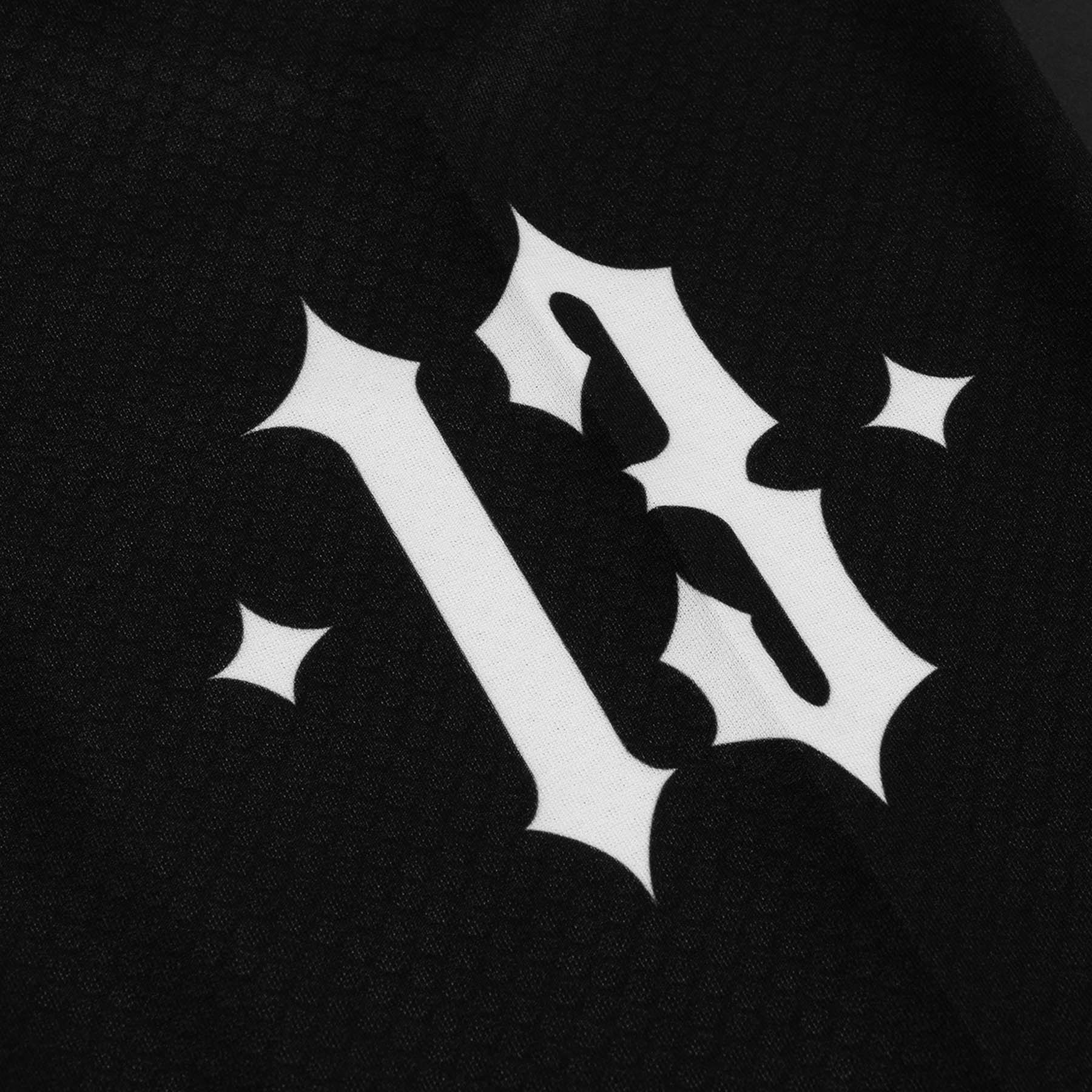 men of mayhem 13 close up in weiss auf schwarz