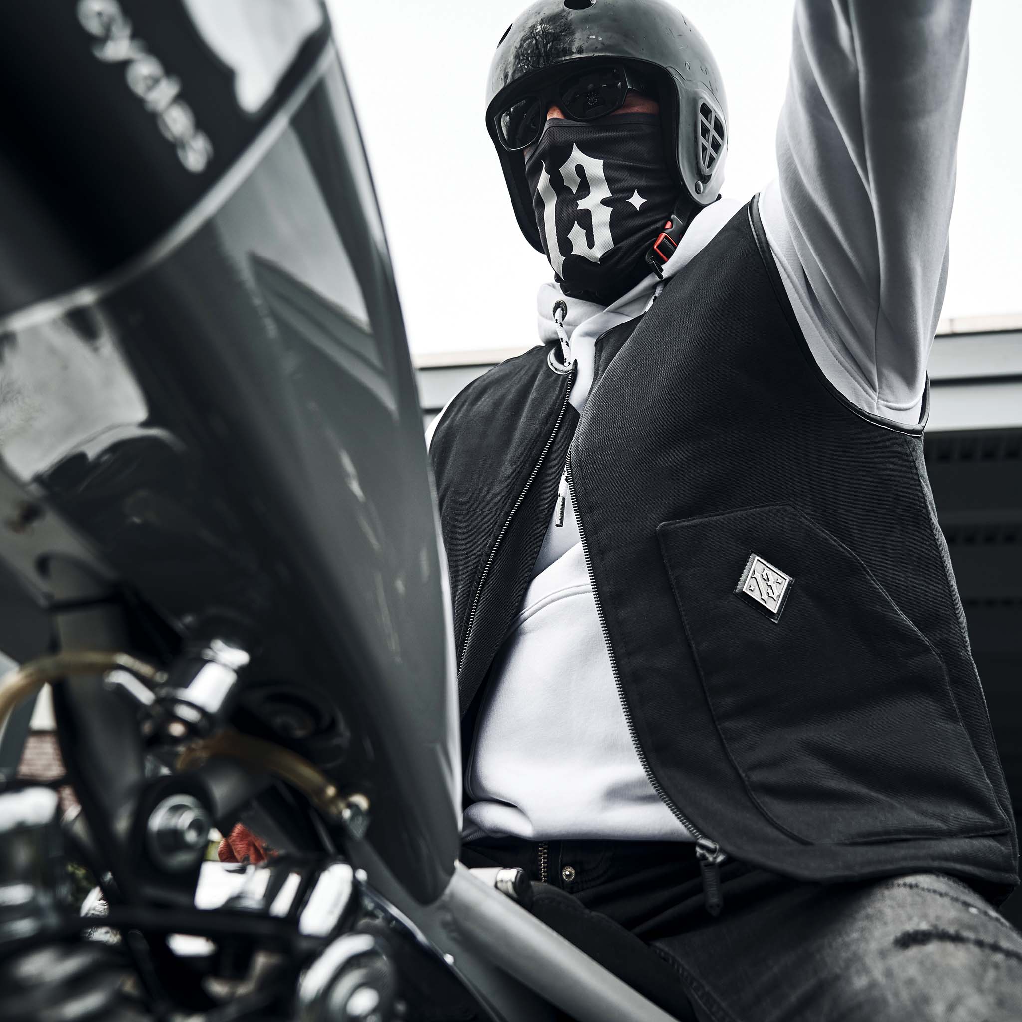 Motorcycle vest men black & olive. Windstopper, 13 applications