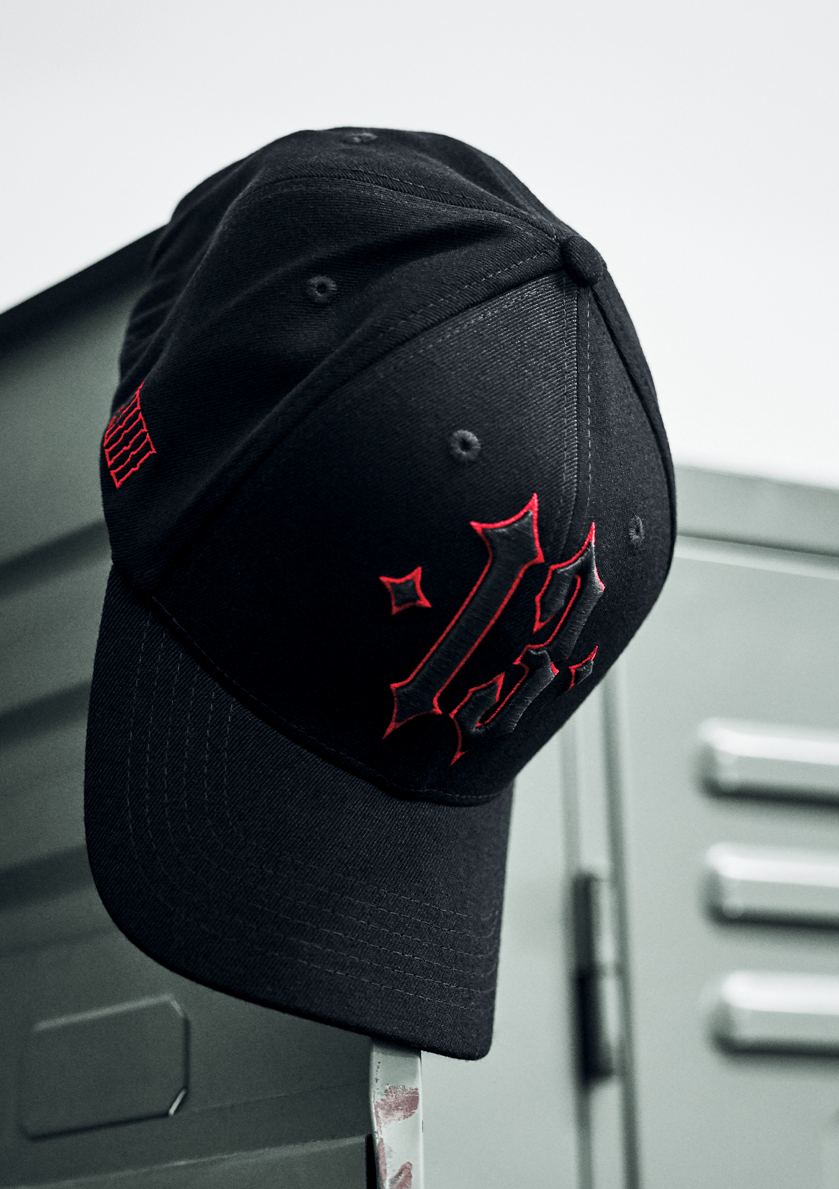 Flex Cap Mayhem B/B/R - MEN OF MAYHEM - Accessoires - ALAIKO - EXCHANGES - MM - E - 3030 - FC - BBR - BBR