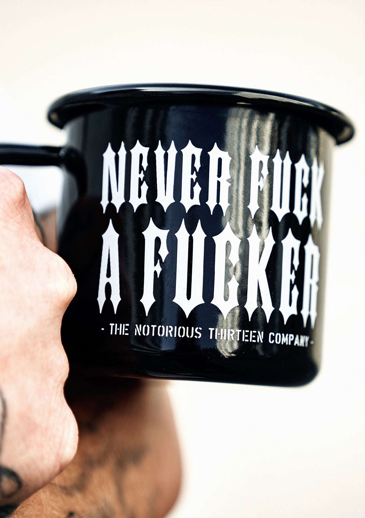 Emaille Becher N.F.A.F. - MEN OF MAYHEM - Accessoires - ALAIKO - EXCHANGES - MM - E - 3120 - EB - 13 - Becher & Getränkeuntersetzer