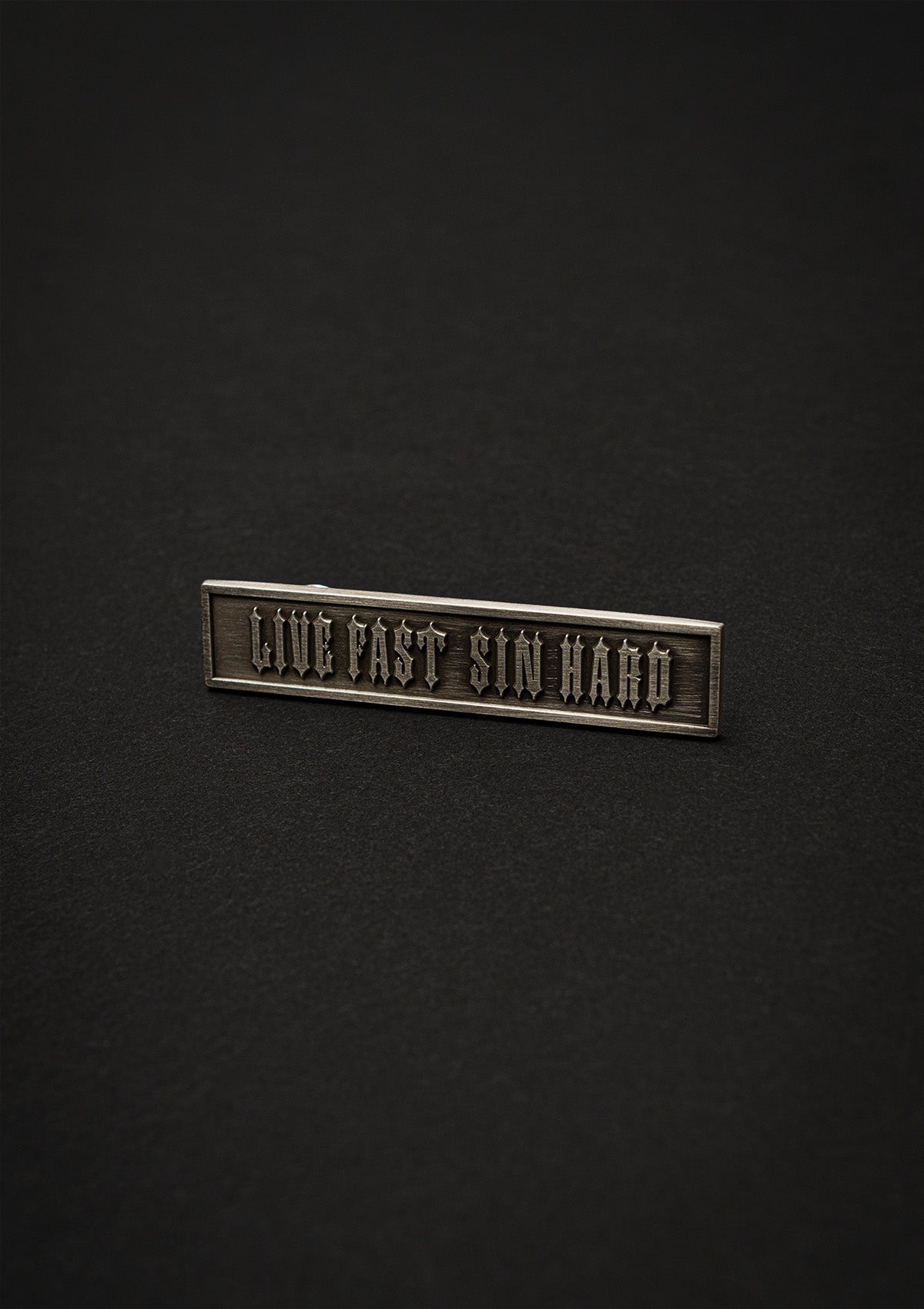 Pin Live Fast Sin Hard Metall - MEN OF MAYHEM - Accessoires - biker - Patches & Pins