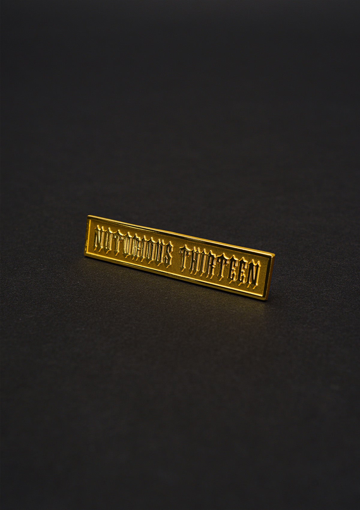 Pin Notorious Thirteen Gold - MEN OF MAYHEM - Accessoires - biker - Gold